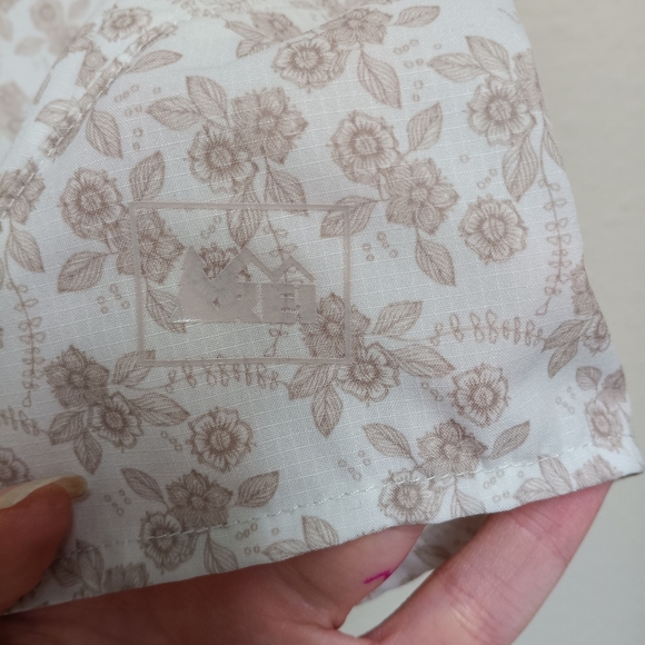 REI Women's Button Down Sahara Shirt - Picture 4 of 12